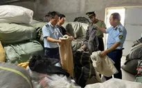 Tạm giữ 25 tấn hàng quần áo "second hand" không rõ nguồn gốc bán trên Facebook