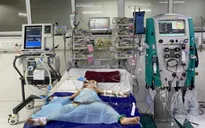 Bé gái nguy kịch vì mắc tay chân miệng độ 4