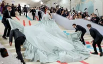 Hé lộ chủ đề Met Gala 2024 - "Người đẹp ngủ trong rừng: Thời trang tái thức tỉnh"