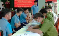 Công an làm CCCD cho học viên cai nghiện