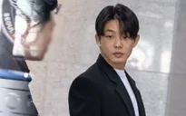 Yoo Ah In trong phiên toà đầu tiên: Thừa nhận hút cần sa, phủ nhận mọi cáo buộc khác