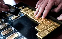 Giá vàng tiếp đà lao dốc