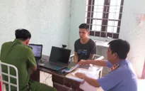 Hận tình, mang dao đến chỗ làm đâm trọng thương đồng nghiệp