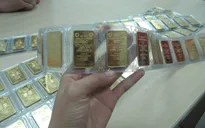 Giá vàng trong nước ngược chiều thế giới