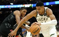 Milwaukee Bucks thắng trận thứ 13 liên tiếp trên sân nhà