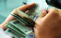 Bắt hai nhân viên tín dụng ngân hàng cho vay nặng lãi 180%/năm