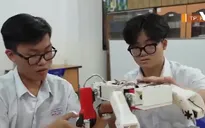 Học sinh chế tạo robot cứu hộ trong vùng bị sạt lở