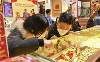 Giá vàng biến động mạnh, nhà đầu tư cần làm gì lúc này?
