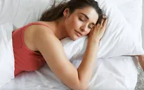 Ngủ lâu hơn vào cuối tuần có thể giúp ngăn ngừa đau tim