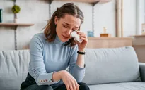 Mùi nước mắt của phụ nữ khiến đàn ông bớt hung dữ hơn
