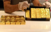 Giá vàng liên tiếp xô đổ mọi kỷ lục, các chuyên gia khuyên gì?
