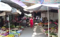 Chợ cũ xuống cấp, chợ mới đầu tư trăm tỷ đồng lại bỏ không