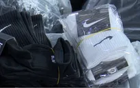 Triệt phá cơ sở sản xuất tất giả thương hiệu Nike, Uniqlo ở Đông Anh