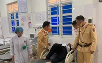 CSGT kịp thời đưa đi cấp cứu người đàn ông đột quỵ trên đường