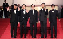 Sao Hàn Quốc quyết định mặc đồ đen trong lễ trao giải cuối năm để tưởng nhớ Lee Sun Kyun