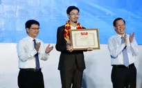 Rapper Đen Vâu được trao giải thưởng Tình nguyện Quốc gia 2023