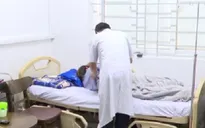 Đốt than sưởi ấm, 3 người trong một gia đình nhập viện cấp cứu