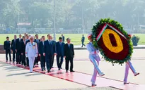 Thủ tướng Cộng hòa Belarus vào Lăng viếng Chủ tịch Hồ Chí Minh