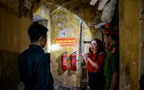 Tuần tra phòng cháy ban đêm trên phố cổ Hà Nội