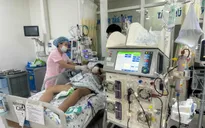 3 tháng điều trị tích cực cho bé gái sốc sốt xuất huyết nặng, suy đa tạng