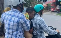 Khống chế thanh niên nghi ngáo đá đánh công an, thiêu trụi nhà dân