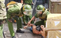 Kịp thời khống chế đối tượng nghi "ngáo đá" đâm trọng thương cha ruột