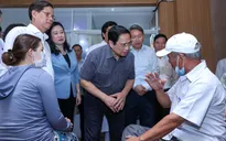 Thủ tướng Phạm Minh Chính khảo sát thực tế việc bảo đảm thuốc, vật tư y tế cho bệnh nhân