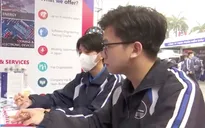 Hàng nghìn sinh viên sắp ra trường tìm kiếm cơ hội việc làm
