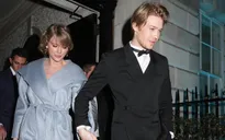 Taylor Swift ẩn ý chuyện chia tay trong tour diễn?