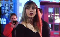 Taylor Swift xuất hiện lần đầu tiên hậu tin đồn chia tay bạn trai lâu năm