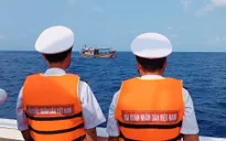 Tìm kiếm một ngư dân mất tích trên vùng biển Trường Sa