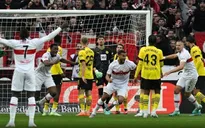 Borussia Dortmund chia điểm với Stuttgart theo kịch bản điên rồ