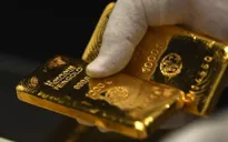 Giá vàng giảm mạnh, thủng mốc quan trọng