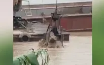 Bắc Giang: Kiểm tra hoạt động khai thác cát dọc sông Lục Nam