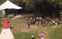 Ngang nhiên thu phí trên đất bãi sông Hồng: Chính quyền địa phương nói gì?