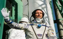 Khởi chiếu bộ phim đầu tiên quay trong vũ trụ