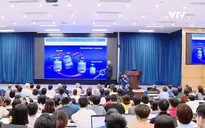 Giáo sư Nobel Hóa học 2022 giảng bài cho sinh viên Việt Nam