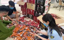 Hà Nội: Thu giữ hàng nghìn chân gà, xúc xích không rõ nguồn gốc
