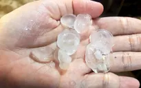 Mưa đá lớn bất ngờ xuất hiện tại nhiều nơi ở Quảng Nam