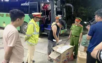 Bắt vụ vận chuyển gần 10.000 bao thuốc lá lậu trên quốc lộ