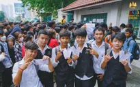 Người Campuchia xếp hàng dài nhận vé miễn phí xem SEA Games 32