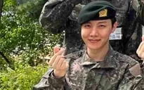 J-Hope (BTS) khỏe mạnh và vui vẻ tại trại huấn luyện quân sự