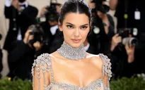 Kendall Jenner và dấu ấn thời trang táo bạo tại Met Gala