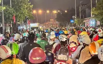Nhiều tuyến đường ở Bình Dương kẹt xe, ùn ứ đến nửa đêm