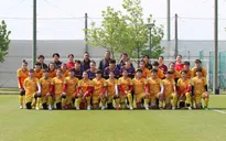 HLV Mai Đức Chung đưa 21 cầu thủ ĐT nữ Việt Nam sang Campuchia