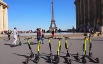 Pháp sẽ cấm sử dụng xe scooter điện trên đường phố Paris