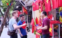 Du khách nước ngoài sống chậm cùng Thủ đô