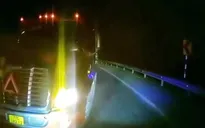 Suýt gây tai nạn do vượt ẩu