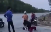 Bình Dương: Tạm giữ nhóm "phụ huynh" mang kiếm, súng gây rối