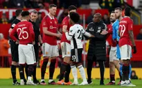 Vượt mặt Arsenal, Man Utd đứng đầu Ngoại hạng Anh... về đóng tiền phạt